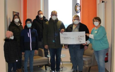 Spendenübergabe an die Palliativstation Nördlingen – Stopselclub zeigt soziales Engagement