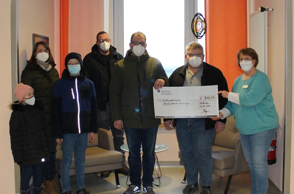 Spendenübergabe an die Palliativstation Nördlingen – Stopselclub zeigt soziales Engagement